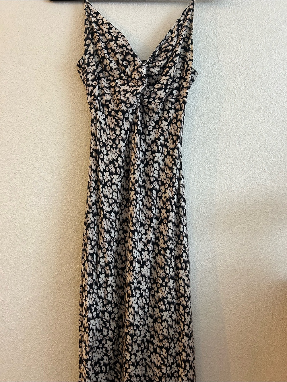 Abercrombie & Fitch Black and White Floral Twist-Front Maxi Dress - Picture 3 of 5